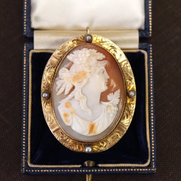 14ky Cameo with Seed Pearls - Picture 3 of 6